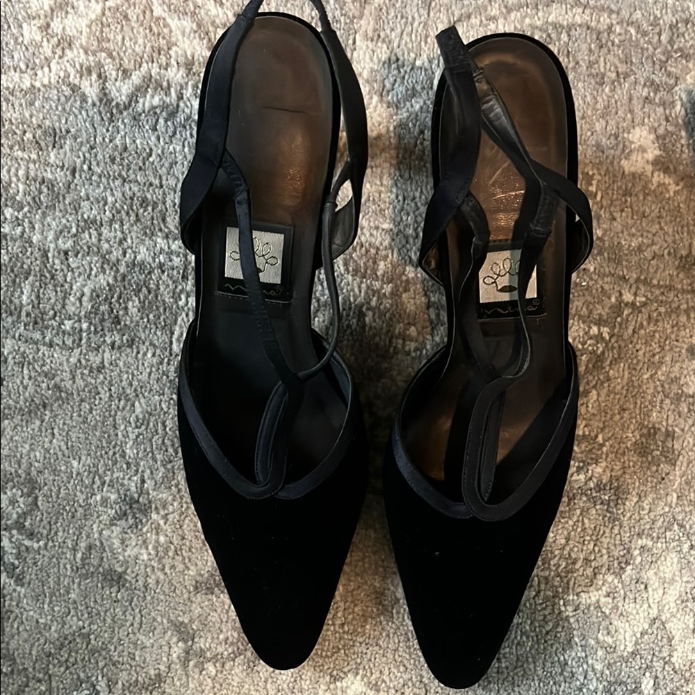 Nina Black Heels Classic Sophisticated Design